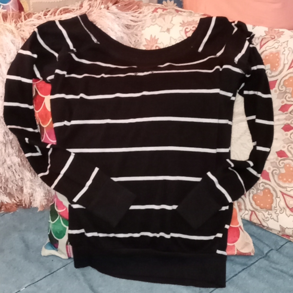L/S  top with boat neck